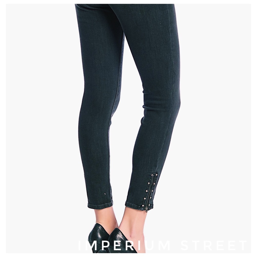 Levi’s 711 Black Stud Zipper Jeans 25
